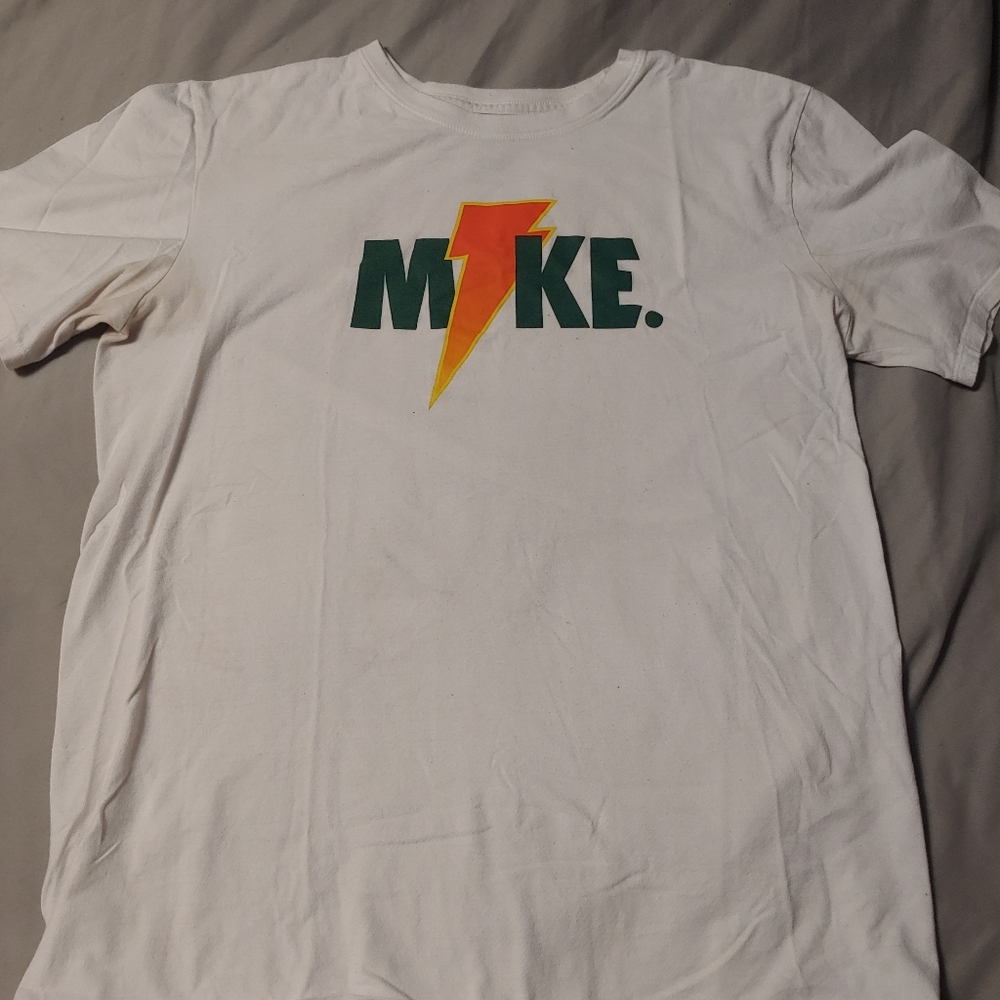 Michael Jordan Gatorade lightning bolt shirt Sz L